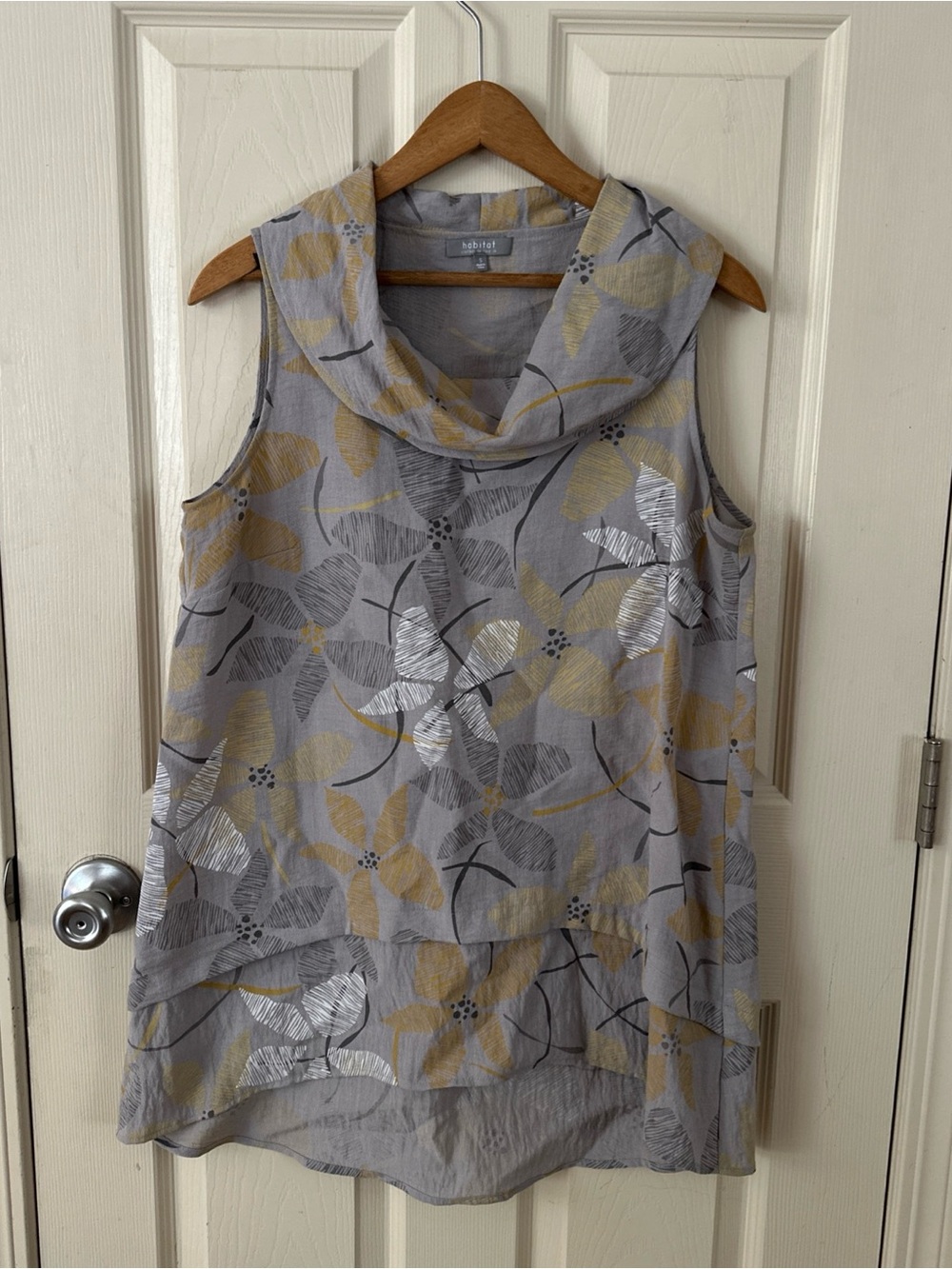 Habitat Women's Sleeveless Boho Loose Textured Cowl Neck Top Shirt Tiered Sz. S